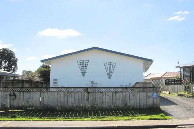 Photo of property in 2/40 Heathdale Crescent, Papakura, 2110