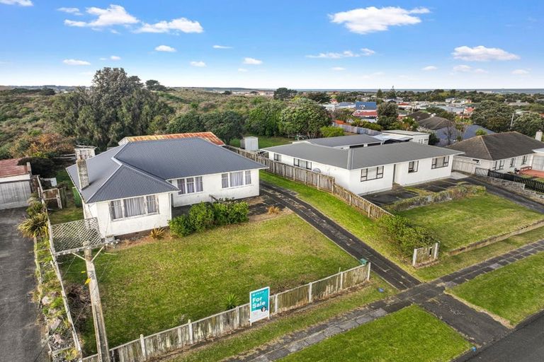 Photo of property in 90 Manuka Street, Castlecliff, Whanganui, 4501