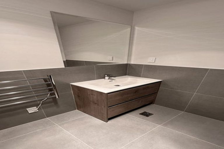 Photo of property in 24 Ramwall Place, Weymouth, Auckland, 2103