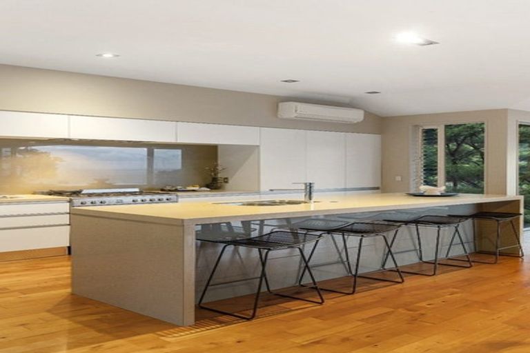 Photo of property in 6 Herrings Cove Place, Titirangi, Auckland, 0604