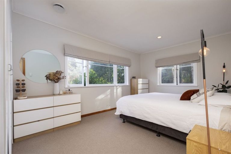 Photo of property in 5 Grovelands Way, Titirangi, Auckland, 0604