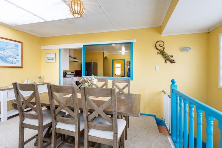 Photo of property in 63 Sea View Road, Baylys Beach, 0377