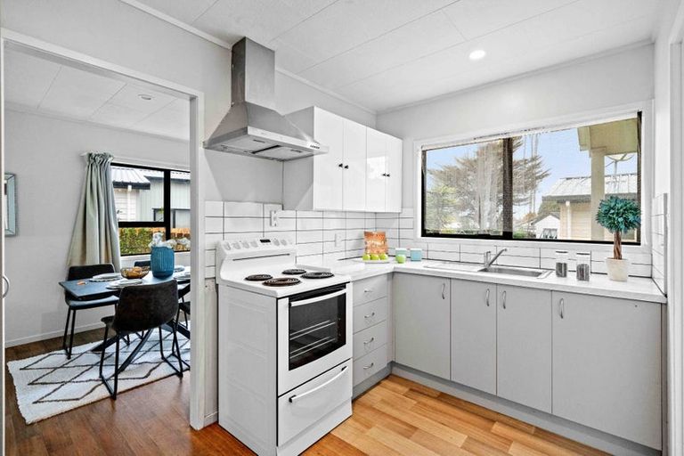 Photo of property in 2/17 Anglers Way, Wattle Downs, Auckland, 2102