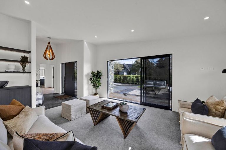 Photo of property in 2 Marsden Place, Hurworth, New Plymouth, 4310