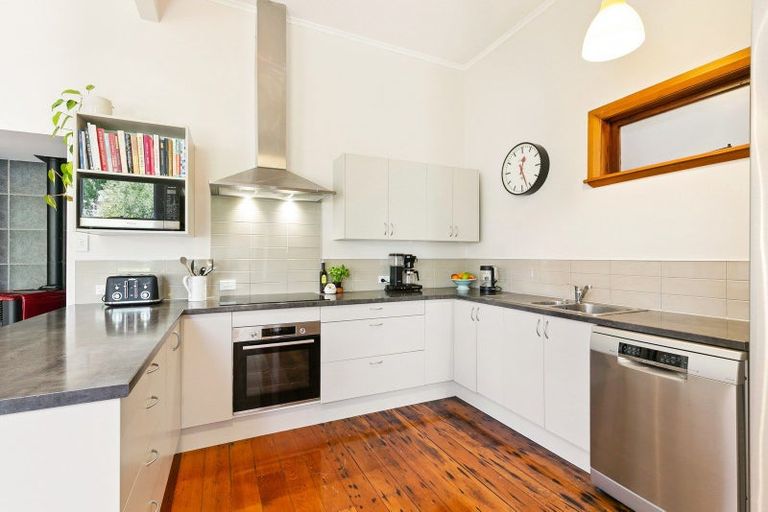 Photo of property in 54 Kilbirnie Crescent, Kilbirnie, Wellington, 6022