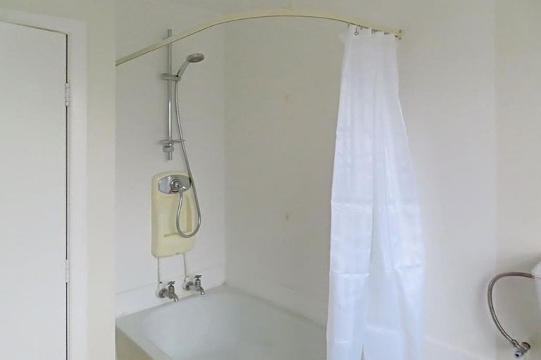 Photo of property in Shakespeare Flats, 8/48 Merton Street, Trentham, Upper Hutt, 5018