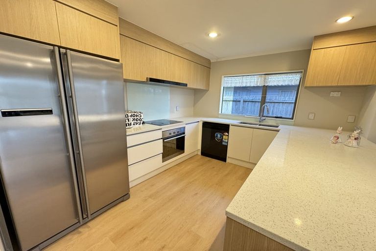 Photo of property in 37 Clover Drive, Henderson, Auckland, 0610