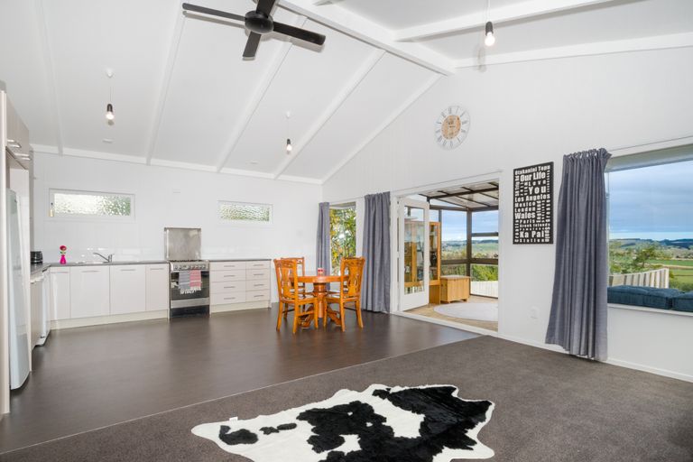 Photo of property in 69 Garfield Road, Helensville, 0800