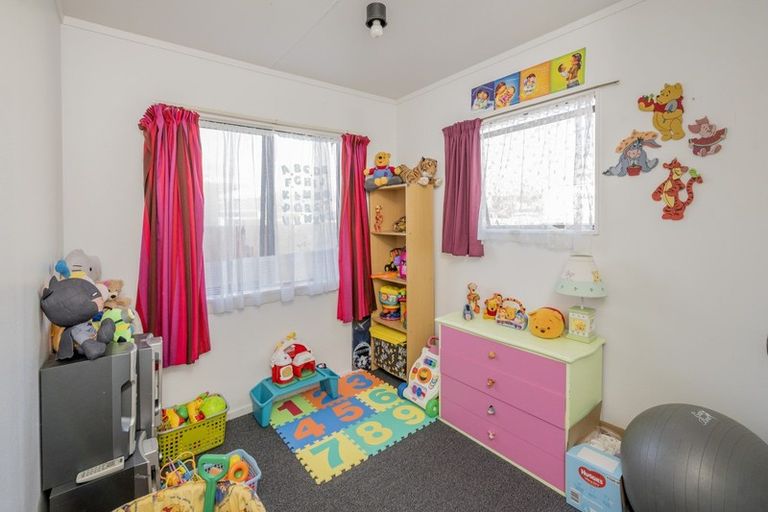 Photo of property in 15 Solway Street, Levin, 5510