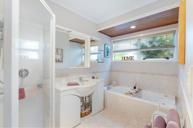 Photo of property in 33 Wharemauku Road, Raumati Beach, Paraparaumu, 5032