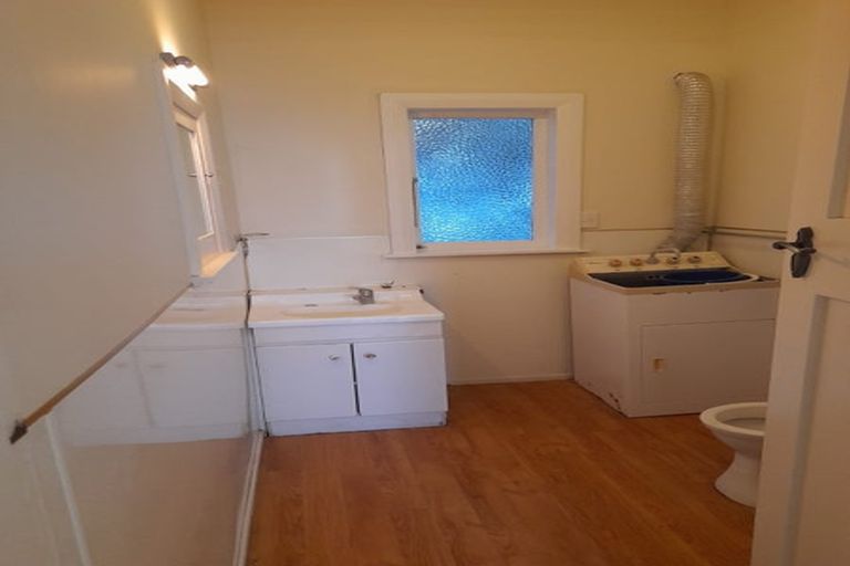 Photo of property in 27 Beauchamp Street, Karori, Wellington, 6012