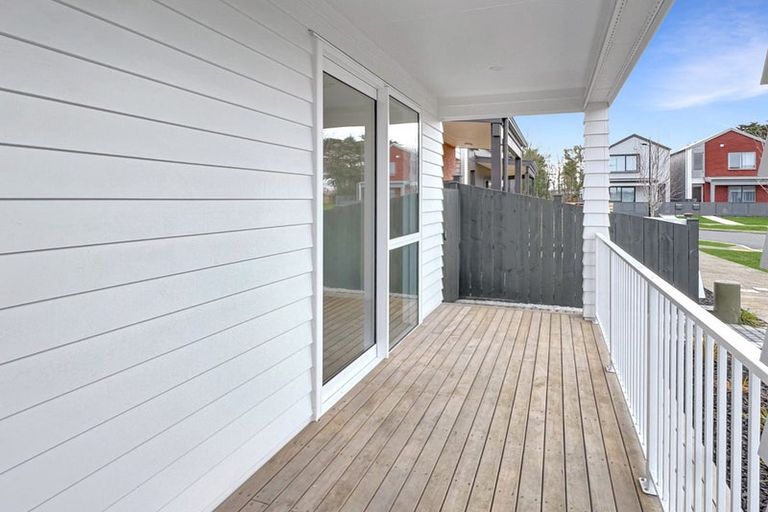 Photo of property in 12 Yellow Pear Lane, Karaka, 2578