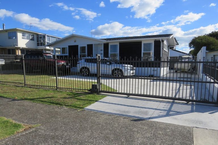 Photo of property in 3 Carbery Place, Manurewa, Auckland, 2102