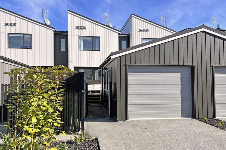 Photo of property in 25/1 Scott Road, Hobsonville, Auckland, 0616