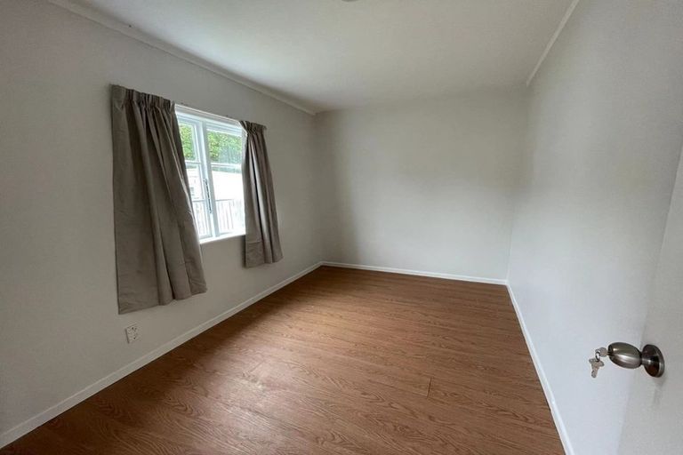 Photo of property in 16 Savoy Road, Glen Eden, Auckland, 0602