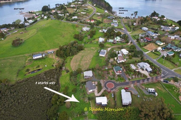 Photo of property in 8 Heaths Way, Pahi, Paparoa, 0571