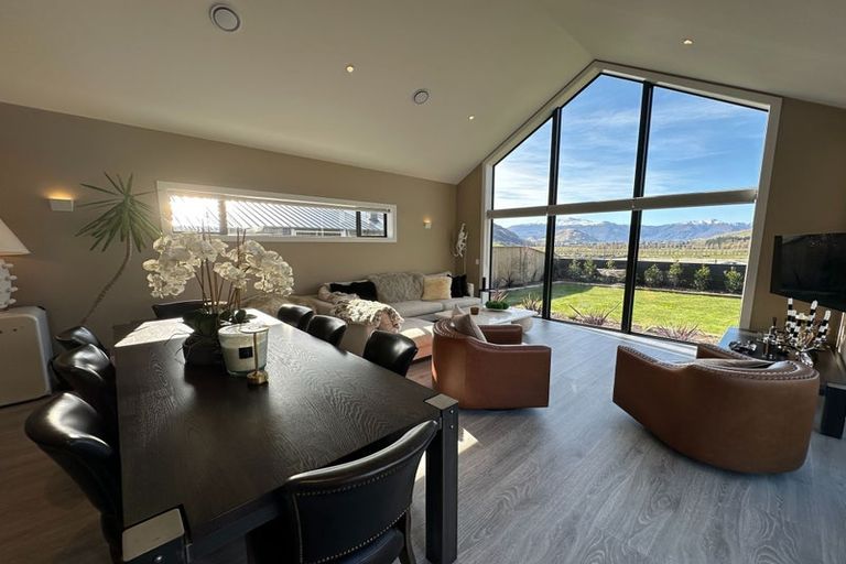 Photo of property in 10 Drysdale Road, Jacks Point, 9371