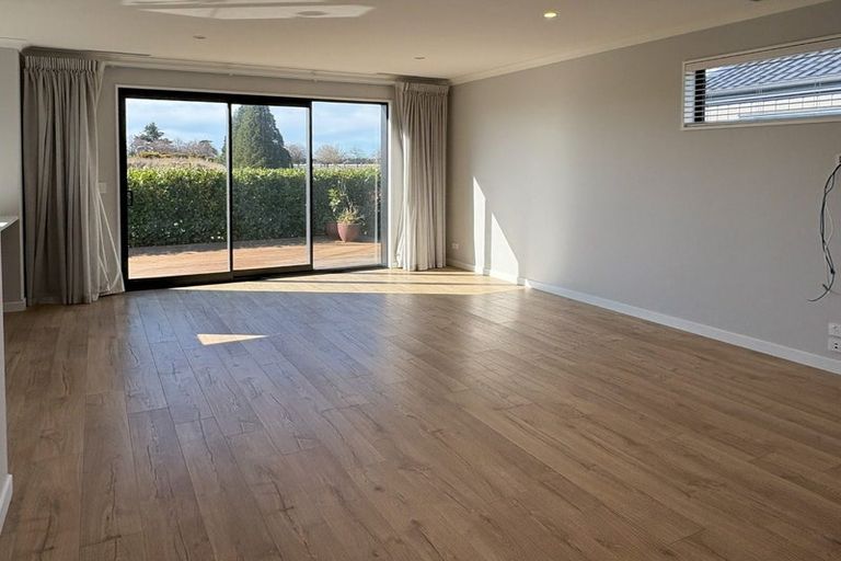 Photo of property in 16 Koral Lane, Broomfield, Christchurch, 8042