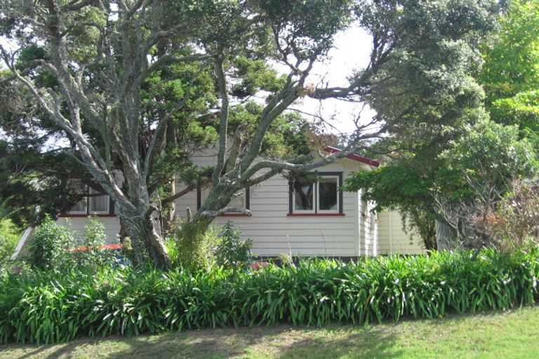Photo of property in 3 Stottholm Road, Titirangi, Auckland, 0604