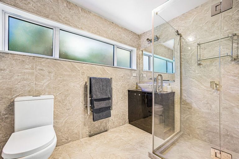 Photo of property in 28 Shah Place, Glen Eden, Auckland, 0602