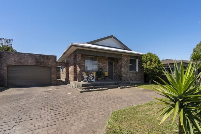Photo of property in 27 Tukapa Street, Westown, New Plymouth, 4310