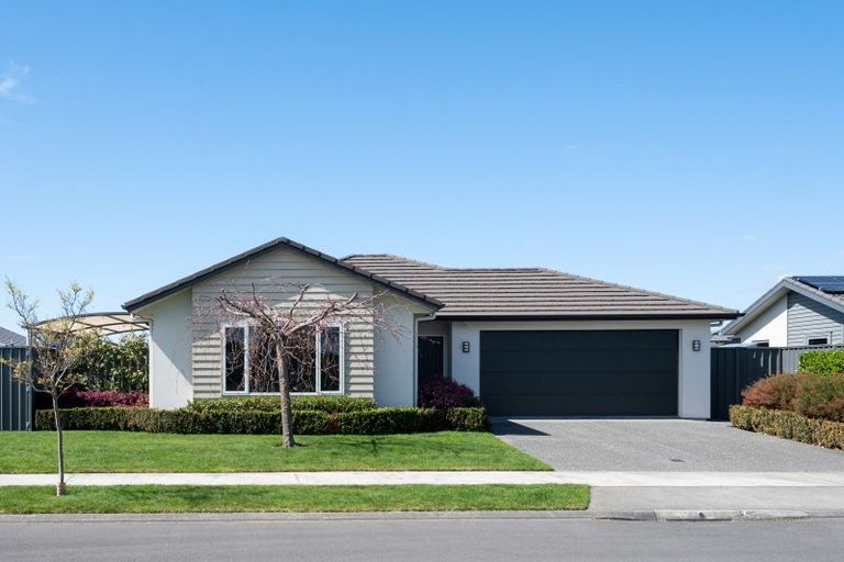 Photo of property in 8 Rotoiti Way, Poraiti, Napier, 4112