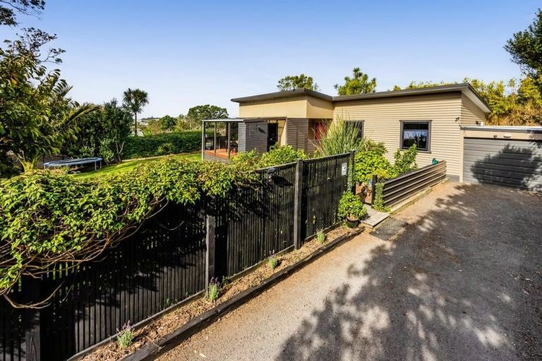 Photo of property in 6 Moana Crescent, Blagdon, New Plymouth, 4310