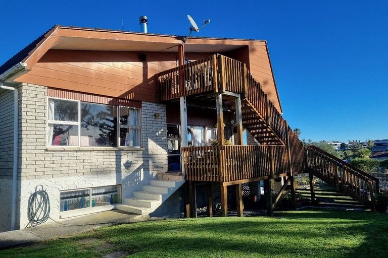 Photo of property in 75 Rosario Crescent, Red Beach, 0932