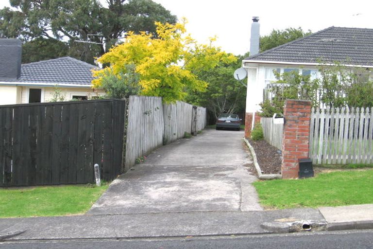 Photo of property in 11 Brookfield Road, Te Atatu Peninsula, Auckland, 0610