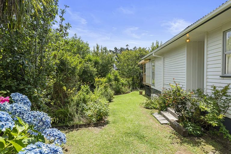 Photo of property in 5 Papa Place, Birkdale, Auckland, 0626