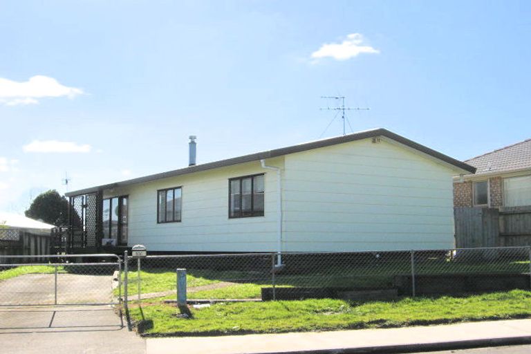Photo of property in 2/40 Heathdale Crescent, Papakura, 2110