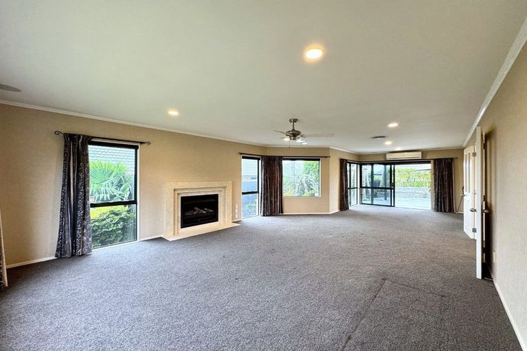 Photo of property in 26 Maghera Drive, East Tamaki Heights, Auckland, 2016