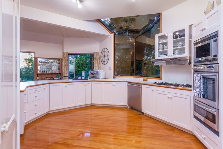 Photo of property in 170 Scenic Drive, Titirangi, Auckland, 0604