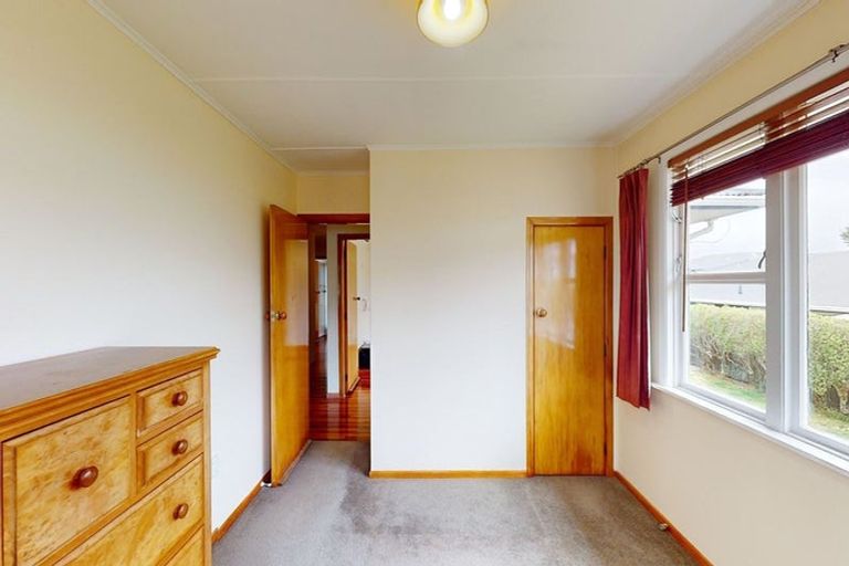 Photo of property in 41 Kenmore Street, Newlands, Wellington, 6037