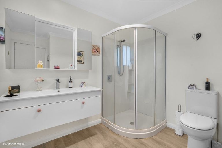 Photo of property in 81 Reading Street, Greytown, 5712