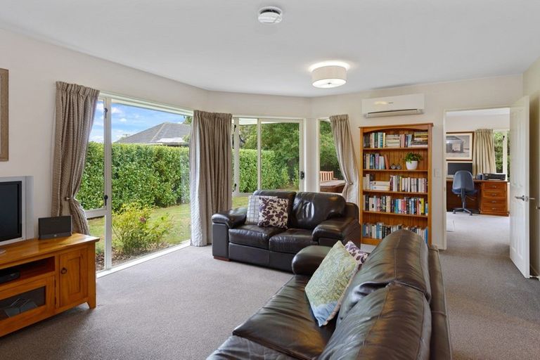 Photo of property in 2 Magnolia Lane, St Albans, Christchurch, 8052