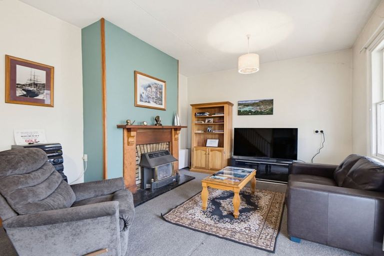 Photo of property in 9 Hawkhurst Road, Lyttelton, 8082