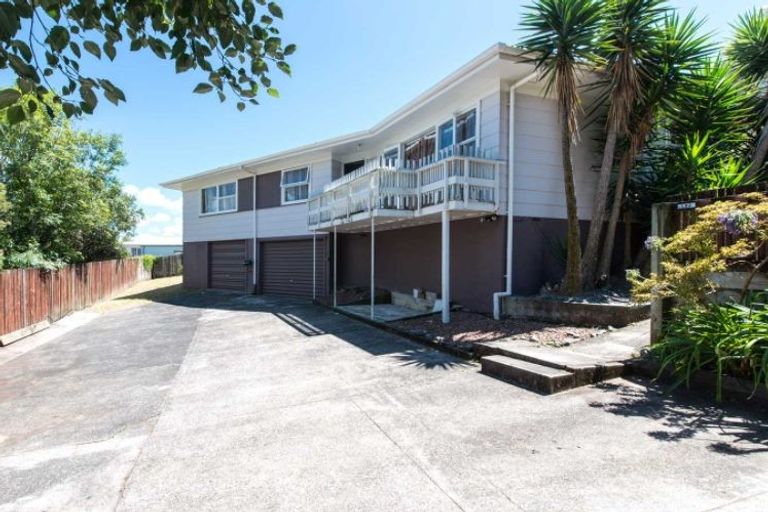 Photo of property in 6 Edgewood Way, Henderson, Auckland, 0612