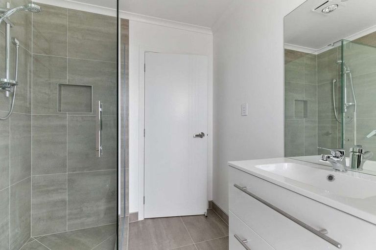 Photo of property in 1 Kaimai Avenue, Massey, 0614