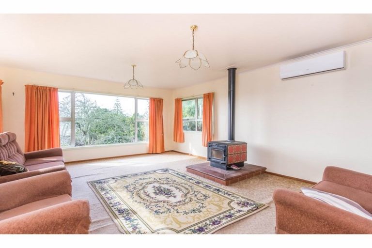 Photo of property in 8 Sarona Avenue, Glen Eden, Auckland, 0602