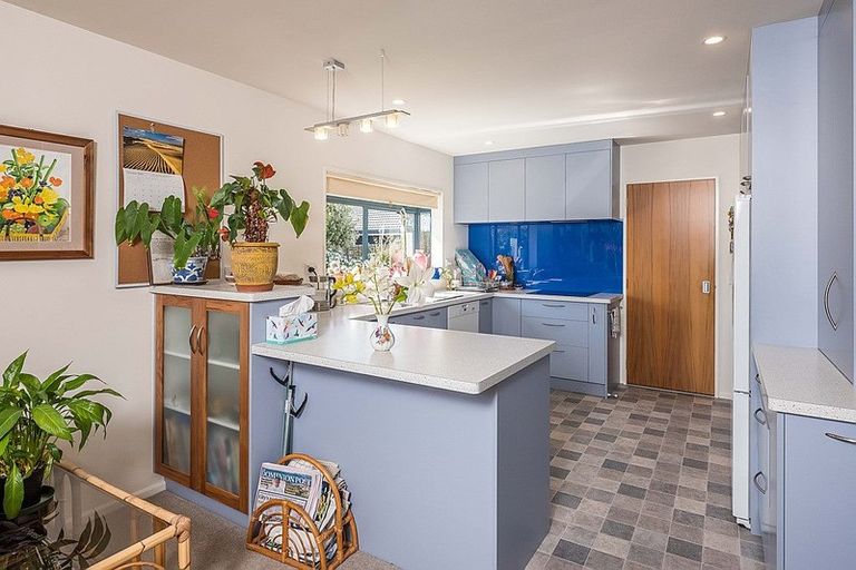Photo of property in 8 Leigh Place, Paraparaumu Beach, Paraparaumu, 5032