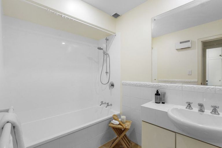 Photo of property in 2/11 Memorial Avenue, Ilam, Christchurch, 8053