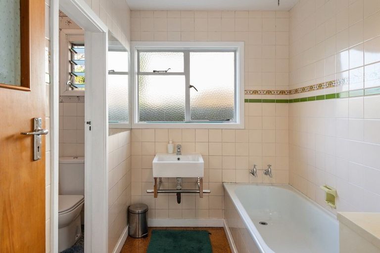 Photo of property in 15 Milnebank Street, Upper Riccarton, Christchurch, 8041