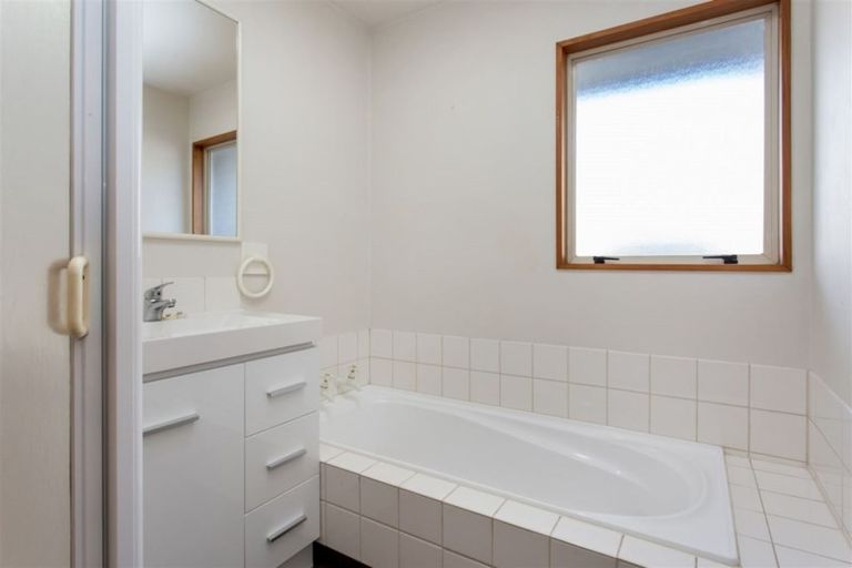 Photo of property in 28 Kirsten Place, Parklands, Christchurch, 8083