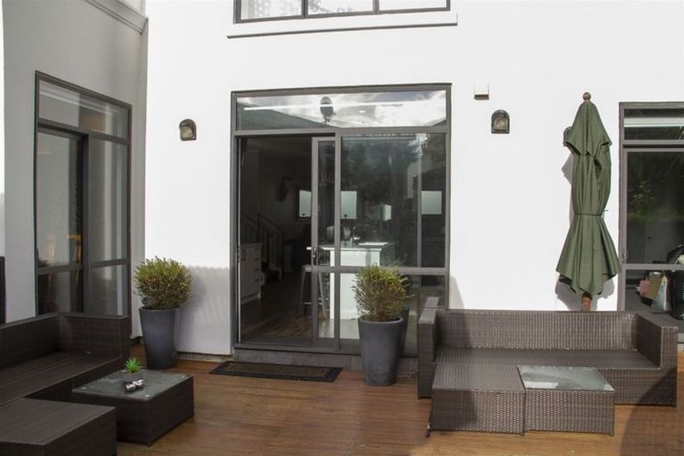 Photo of property in 10 Claverton Grove, Churton Park, Wellington, 6037