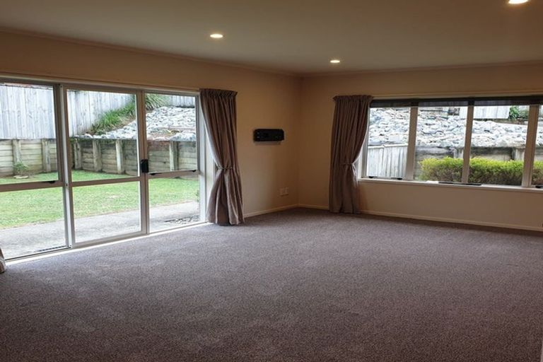 Photo of property in 19a Betty Watt Grove, Riverstone Terraces, Upper Hutt, 5018