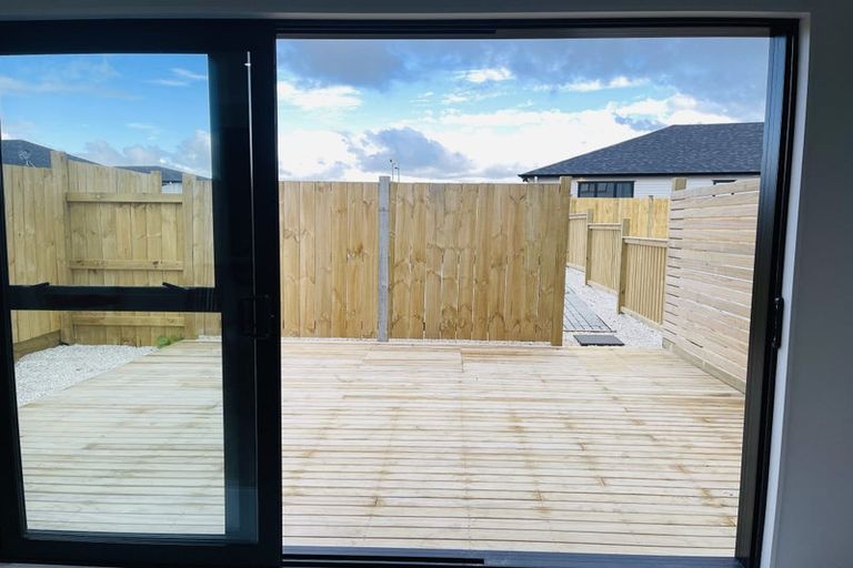 Photo of property in 42 Auranga Drive, Karaka, 2113