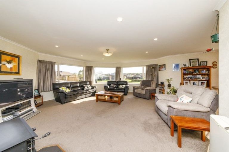 Photo of property in 44 Peter Hall Drive, Kelvin Grove, Palmerston North, 4414