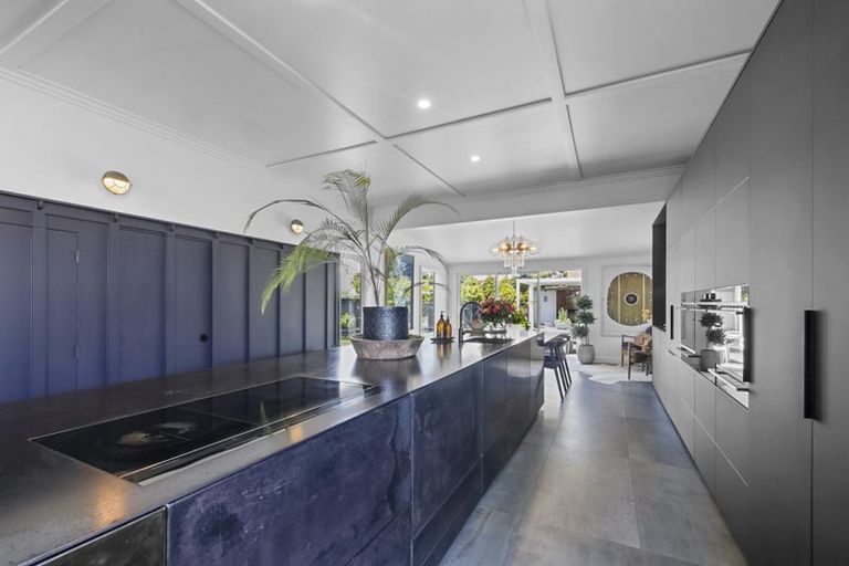 Photo of property in 132 Pendarves Street, New Plymouth, 4312