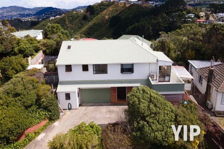 Photo of property in 20 Lyndfield Lane, Newlands, Wellington, 6037